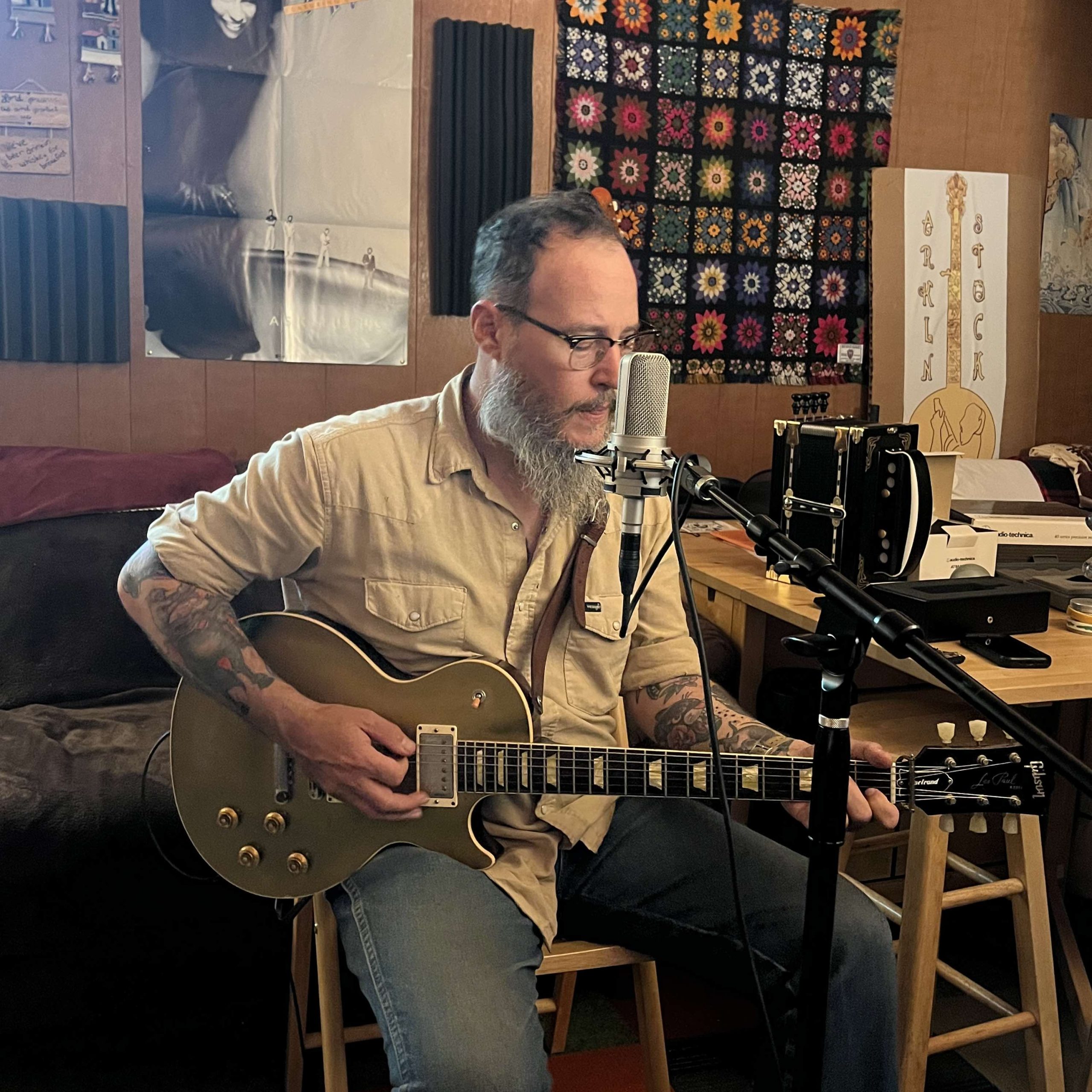 Jean Les Paul square Jean Les Paul square